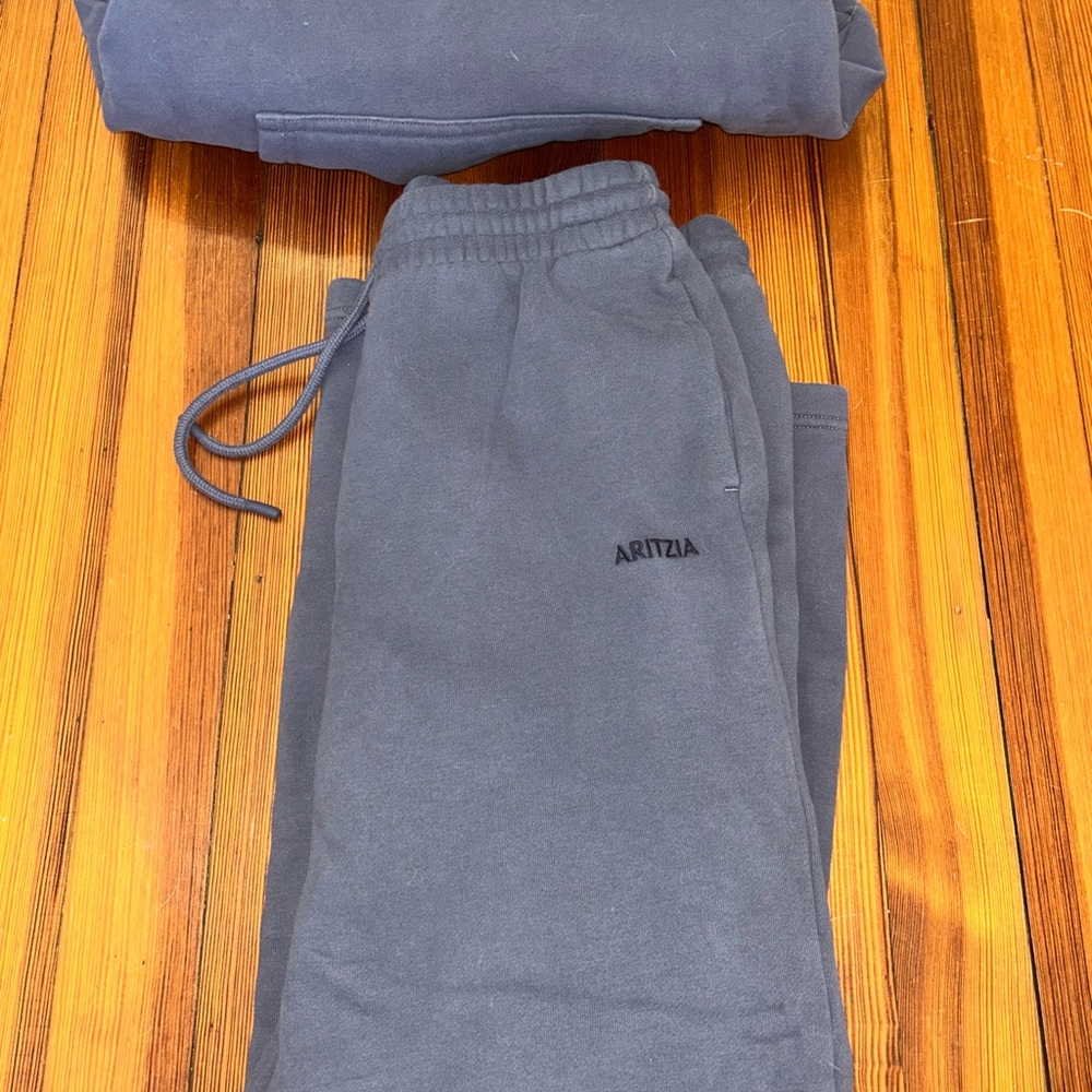 Aritzia Womens Wide Leg Sweatpants